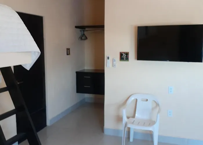 Nomad Hostal *
